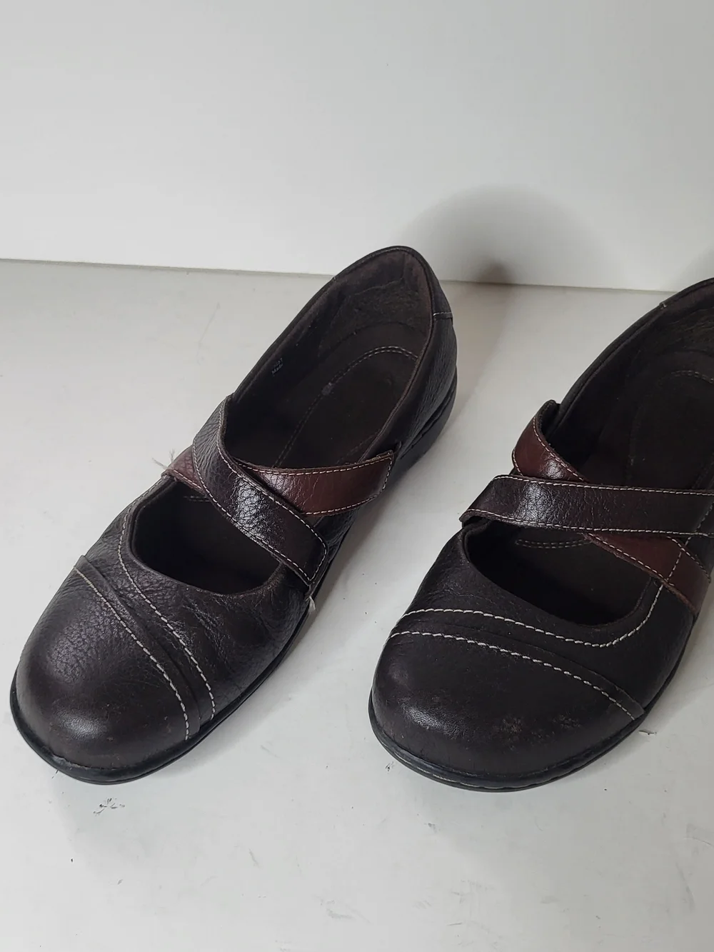 Clarks Women's Brown Leather Mary Jane Flats with Contrast Strap